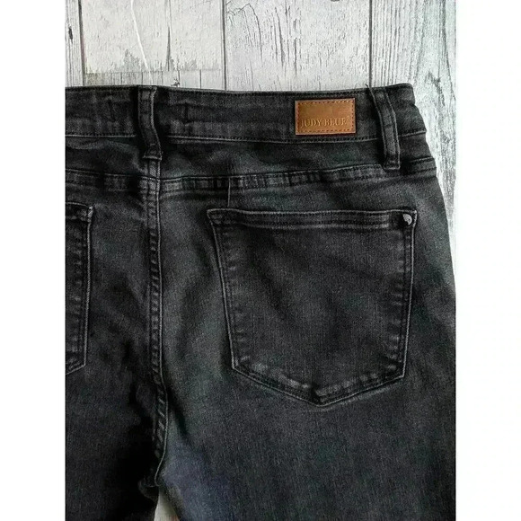 Judy Blue Mid-Rise Capris Women’s Size 13/31 Black - Picture 6 of 9